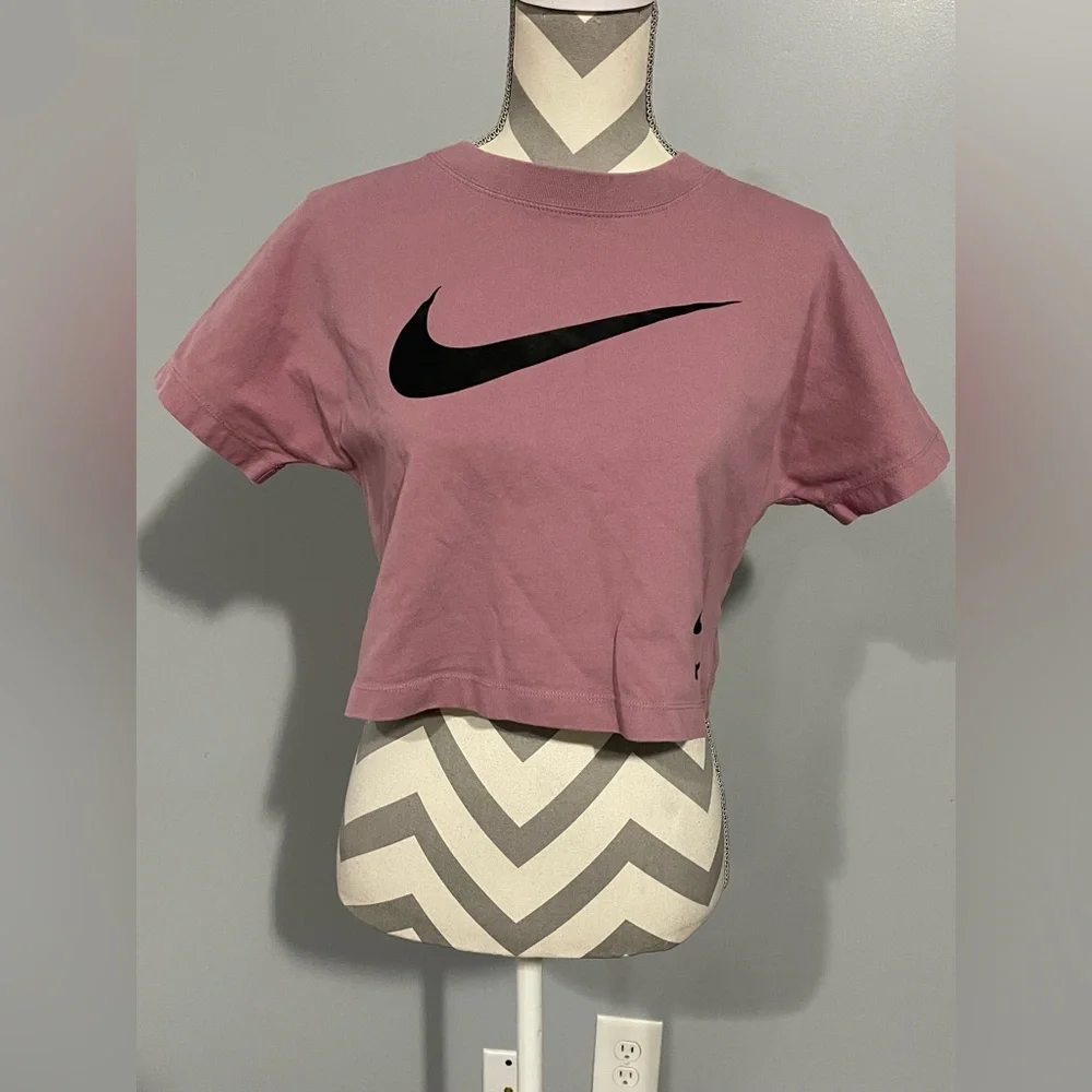 Nike Women's Pink Crop Top - Picture 1 of 8
